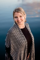 Stefanie R.
